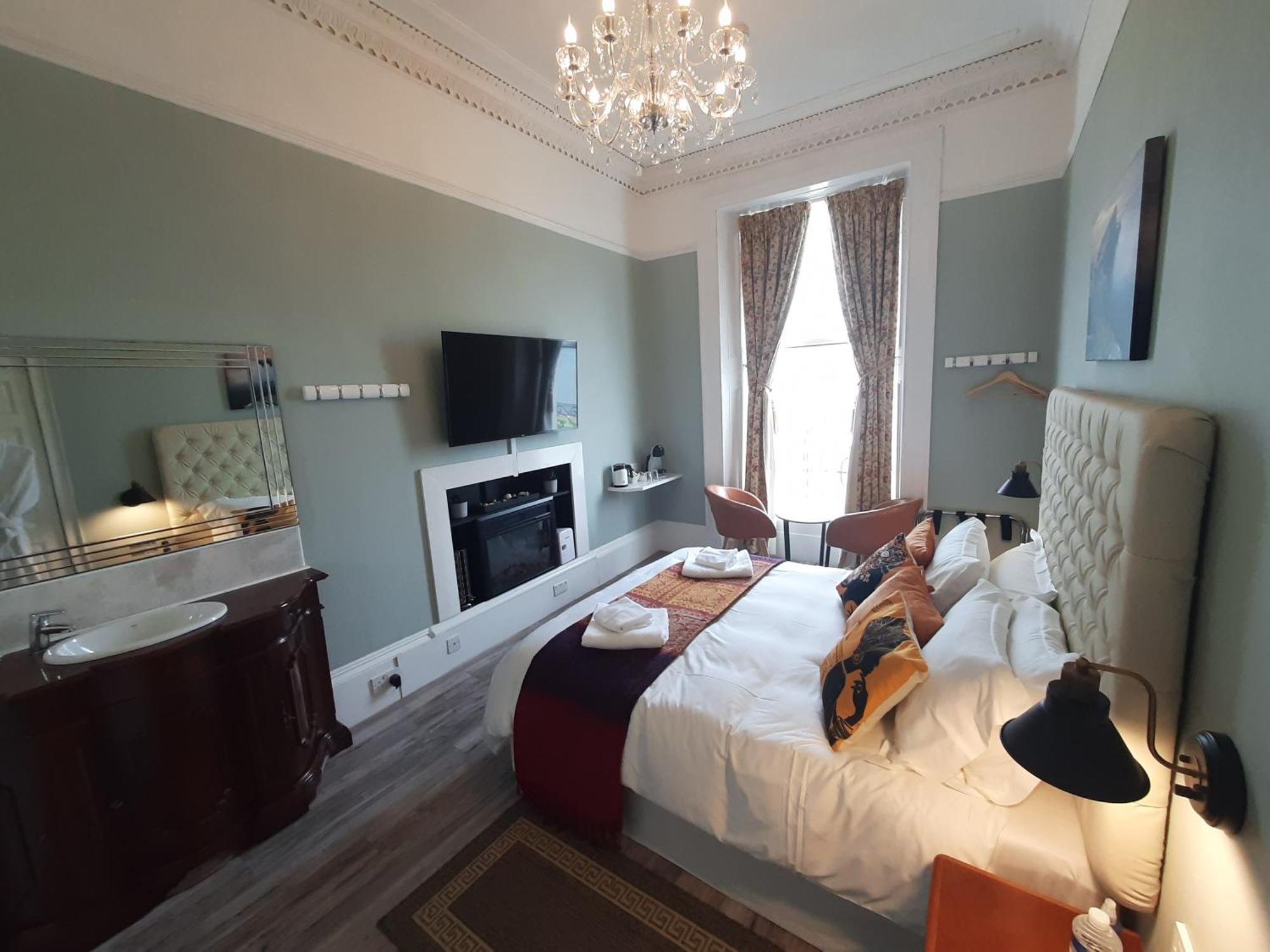 Highlander House Boutique Hotel Rothesay Exterior photo